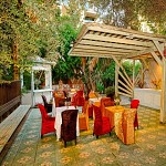 Patio, Beit Rokah. אינטימיות בחצר האחורית